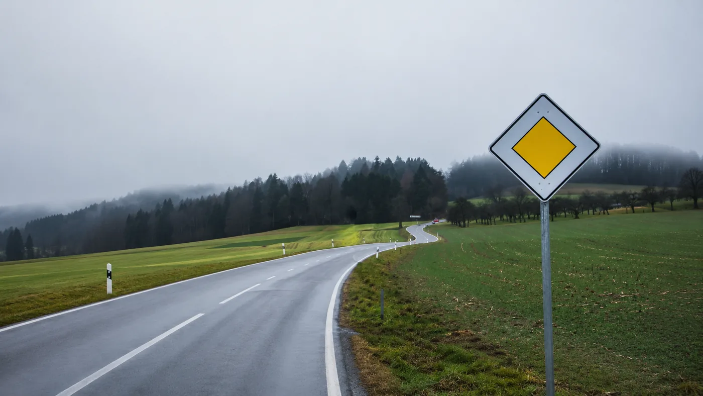 Route prioritaire signalée par un losange jaune B9