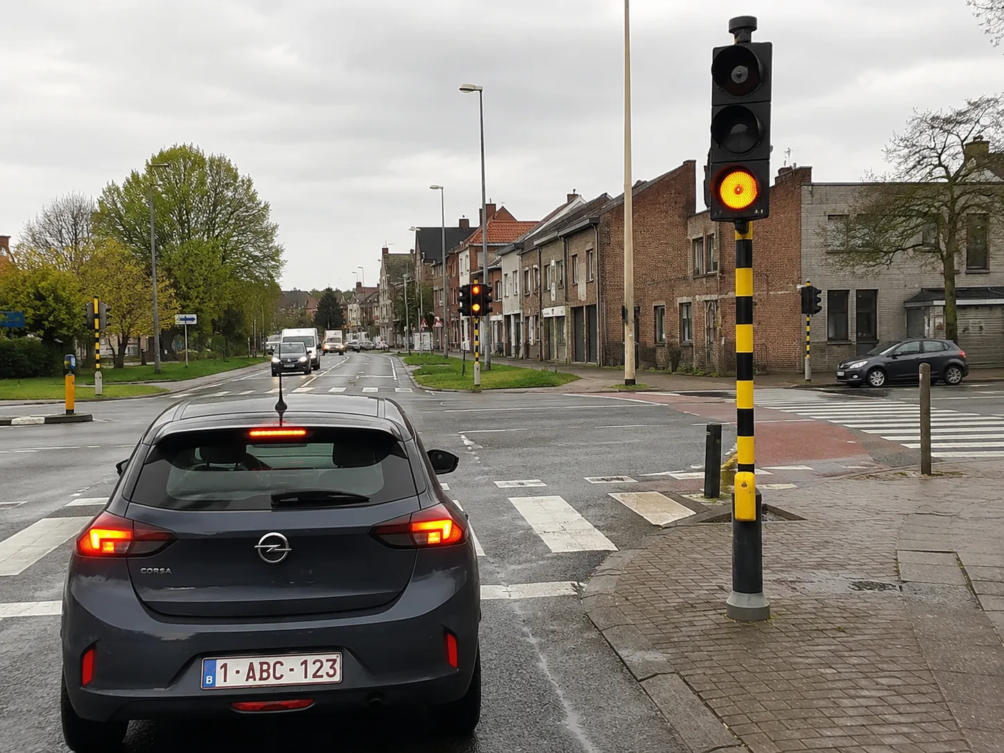 Orange clignotant en bas du feu